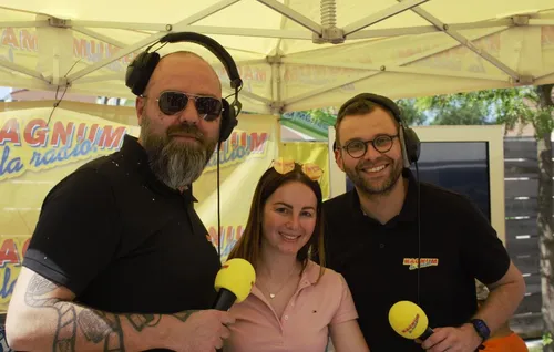 MAGNUM EN DIRECT DE LA CAVALCADE DE NOGENT, Fred et Rémy saluent le...