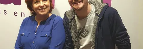 Véronique Genest au micro de Mona FM pour la pièce de théâtre...