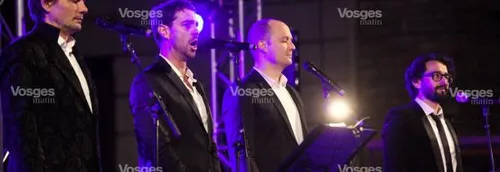 LES STENTORS:Ils repondent aux questions de Fred Laquet.En tournée...