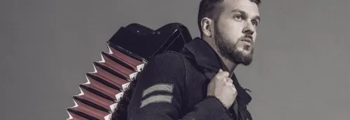 Claudio Capéo au micro de Florent