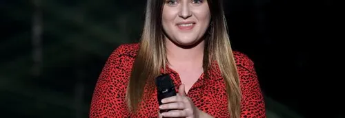 THE VOICE:Tiphaine 17 ans vit à Escautpont (59) / Née à...