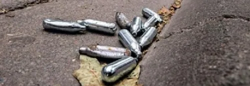 Journal 17h - Protoxyde d’azote : 8 cas graves avec séquelles dans...