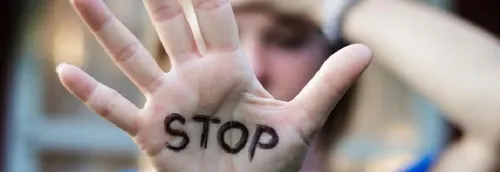 Journal 17h - Le gouvernement présente des mesures d'urgence... Et...