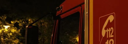 Journal 12h - Des policiers sauvent 2 personnes d'une habitation en...