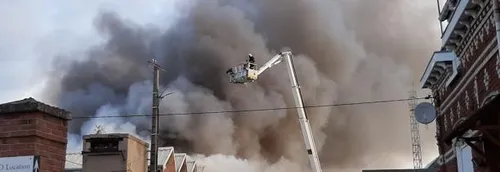 Journal 12h - Un important incendie s'est déclaré ce matin à La...