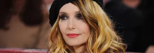 JEANNE MAS nous parle de son 6 eme livre  L'éveil  et elle évoque...