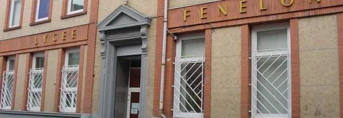 Journal 12h - Un rassemblement devant un lycée de Lille, après le...