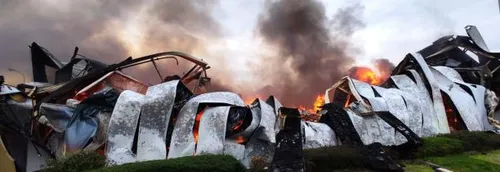 Journal 12h - Un entrepôt détruit par les flammes à Bailleul 