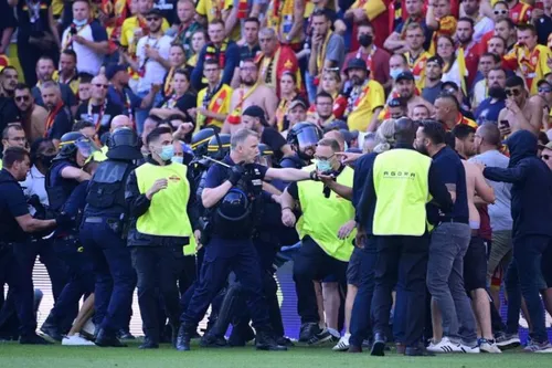 Journal 9h - Un supporter lillois condamné, hier, après les...