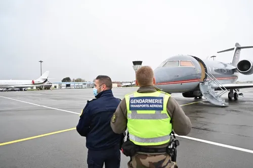 Journal 12h - L'avion de l'agence européenne Frontex est arrivé...