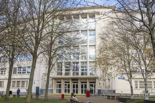 Journal 12h - Une cellule psychologique au sein d'un lycée d'Arras,...