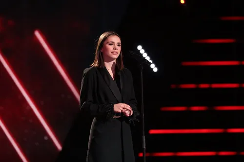 The Voice 2022 : Pauline chante "Utile" de Julien Clerc lors des...