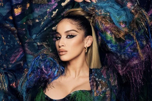 LA ZARRA de retour avec un nouveau titre Sans  moi - Elle nous en...