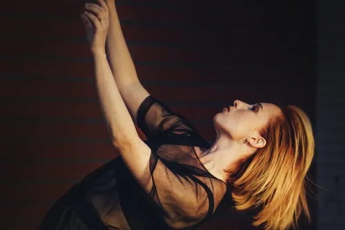 La chanteuse Suzane en interview sur Mona FM - En concert le 7...