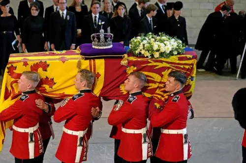 Journal 12h - Les funérailles d'Elizabeth 2 célébrées ce midi à...