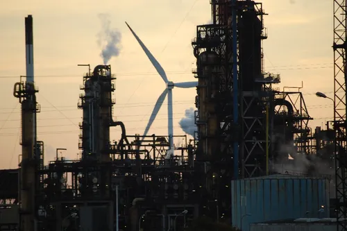 Journal 9h - Crise des carburants : Total annonce une prime à ses...