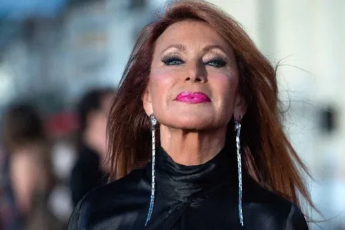 JULIE PIETRI est de retour sur la scène du Chapitô à Lille le 9...