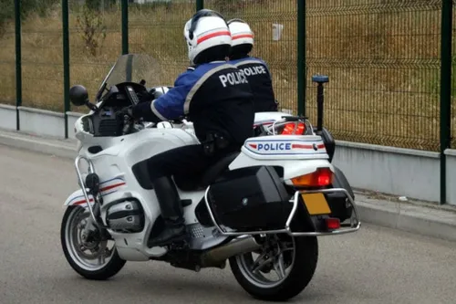 Journal 12h - Un motard de la police blessé, fait usage de son arme...