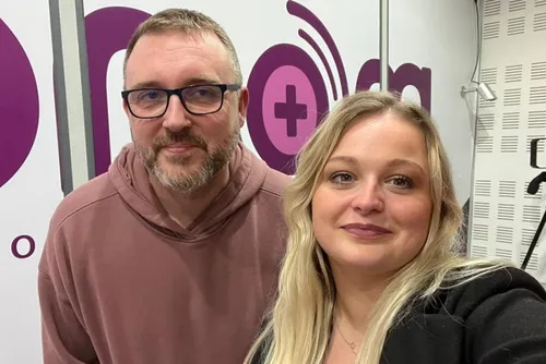 ELOIZ nous fait découvrir son univers - La jeune lilloise prépare...