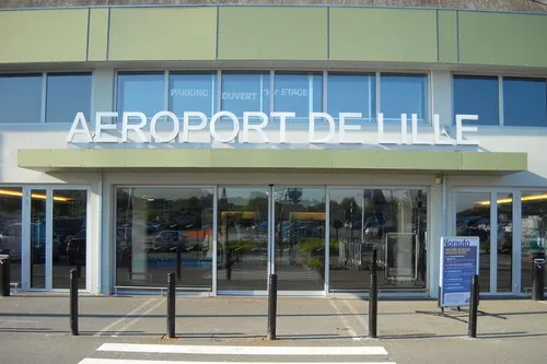 Journal 12h - Les opposants au projet d'extension de l'aéroport de...