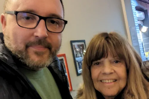 CHANTAL GOYA : Je ne comprends pas pourquoi La Fnac ne vend pas ma...