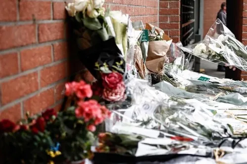 Journal 12h - Emmanuel Macron rencontrera demain les proches et les...