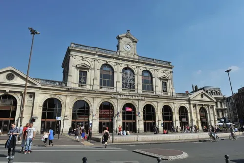 Journal 12h - Le couple à l'origine de la fausse alerte attentat à...