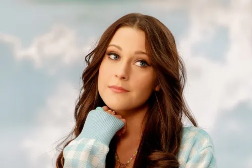 JOSIANE decouverte dans The Voice kids en France , elle nous vient...