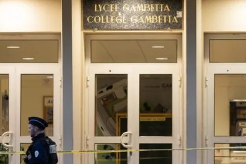 Journal 12h - Le lycée Gambetta d'Arras évacué ce matin après une...