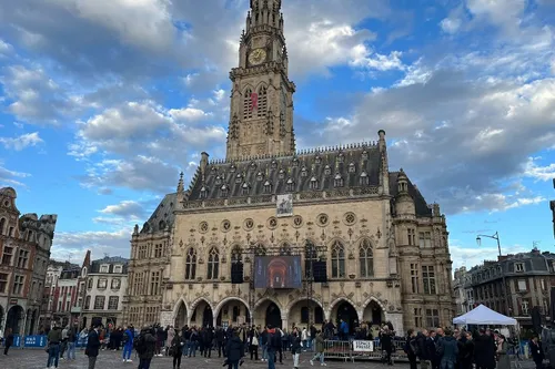 Journal 12h - Les obsèques de Dominique Bernard célébrées ce matin...