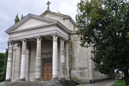 Journal 12h – Une enquête ouverte après un début d’incendie dans...