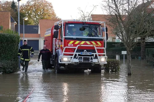 Journal 9h - Emmanuel Macron attendu ce matin dans le Pas de...