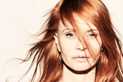 AXELLE RED est de retour le 8 décembre avec un best of AR 30- 30...