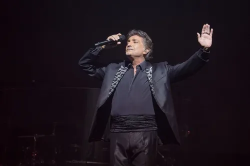 FREDERIC FRANCOIS Malgré  une epaule cassée  il est de retour sur...