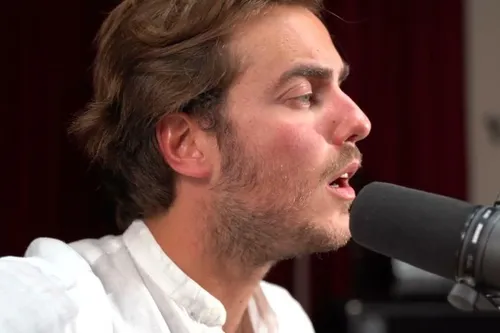 Qui est le chanteur Sauvan ?