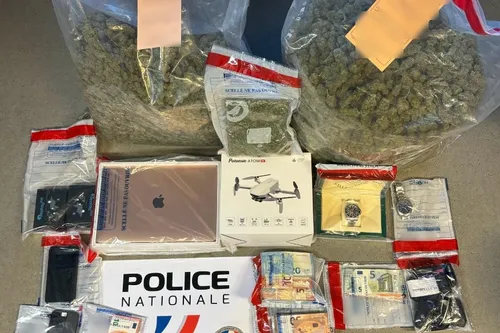 Journal 9h - La police du Nord a intercepté un convoi qui revenait...