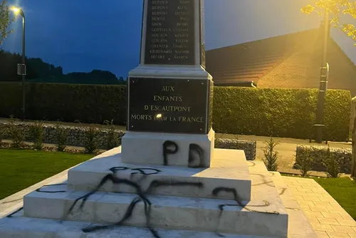 Journal 7h - Le monument aux morts d'Escautpont taggué d'insultes...