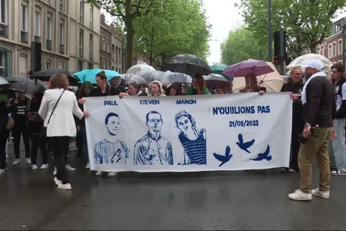 Journal 12h - Plusieurs centaines de personnes hier à Lille pour...