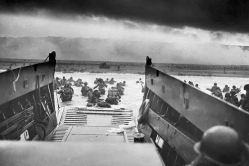 Journal 9h - Il y a 80 ans, les forces alliées débarquaient en...