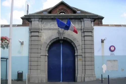 Journal 7h - Un individu interpellé pour jet d'objets illicites à...