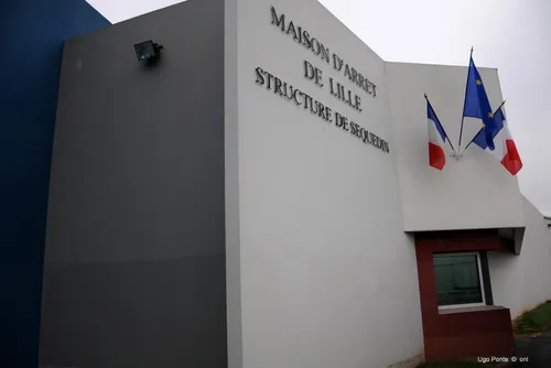 Journal 9h - 2 suspects activement recherchés, après les tirs à la...