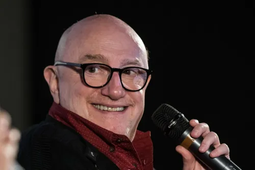 Journal 12h - Les nombreux hommages, depuis l'annonce de la mort de...