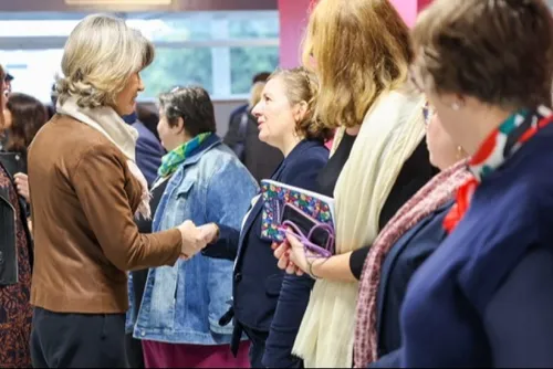 Journal 9h - Les annonces de la ministre de l'éducation, après sa...