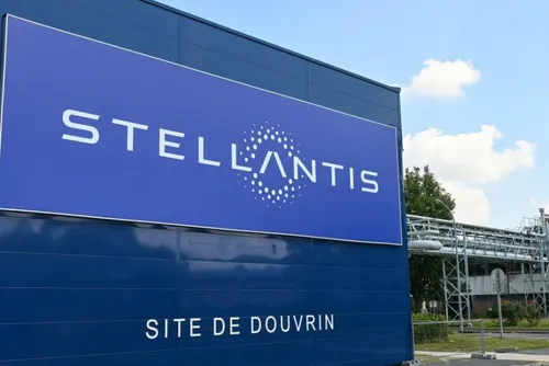 Journal 12h - Les salariés de Stellantis à Douvrin appelés à...