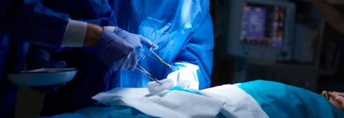 Des masques et blouses en tissu confectionnés à Roubaix
