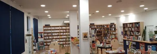 Ruée sur les librairies avant leur fermeture
