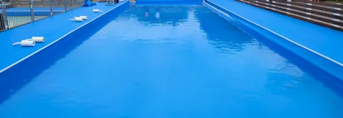 Profitez des deux piscines installées aux Près du Hem