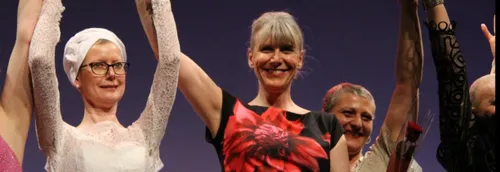 Les femmes atteintes d'un cancer à l'honneur lors d'un défilé à...