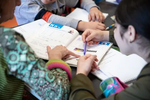 Des familles de la région se battent pour préserver l'instruction à...