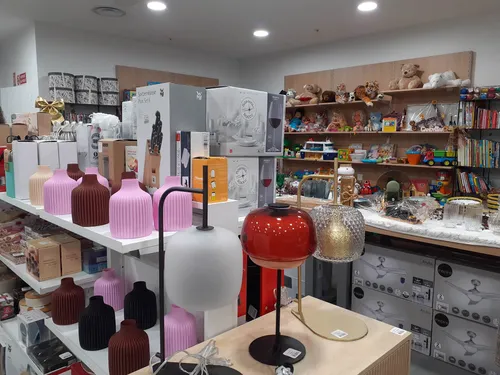 La boutique éphémère Emmaüs Village a ouvert à Euralille